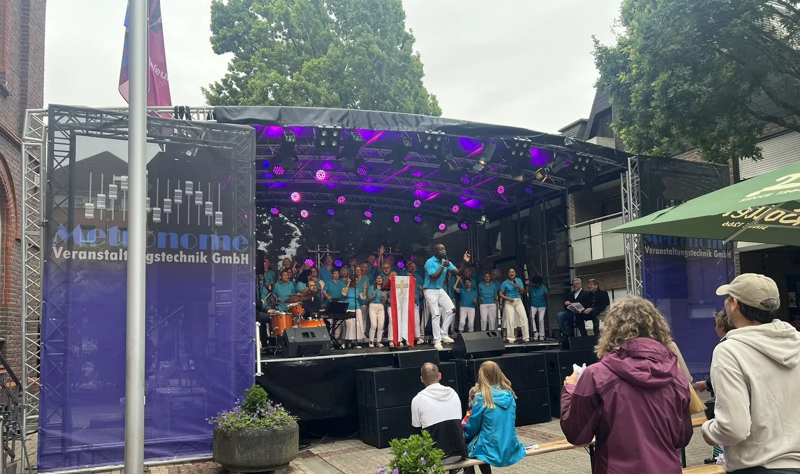 Im Einsatz beim Stadtfest 875 Jahre Giesenkirchen – Chor, Lichtshow und Bühne aus einer Hand.