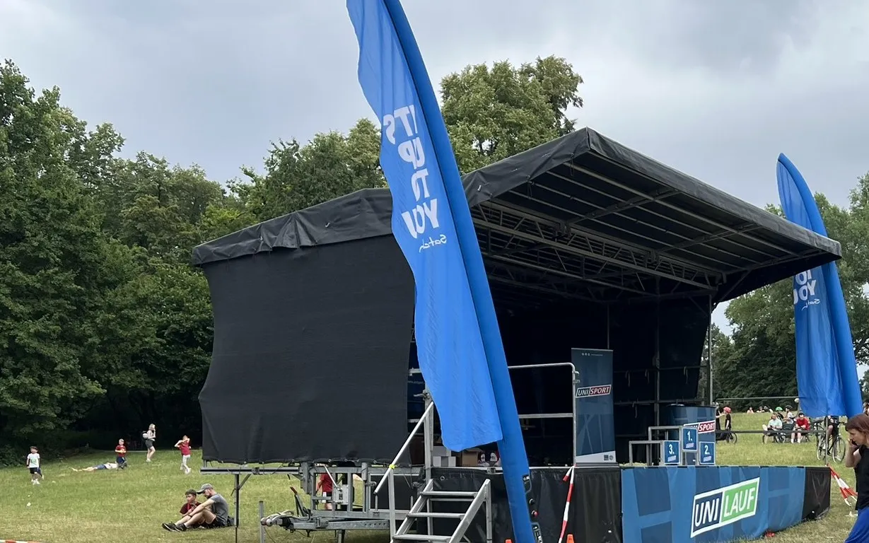 Aufgebaut, wo das Event läuft – mitten im Grünen, in kürzester Zeit einsatzbereit.