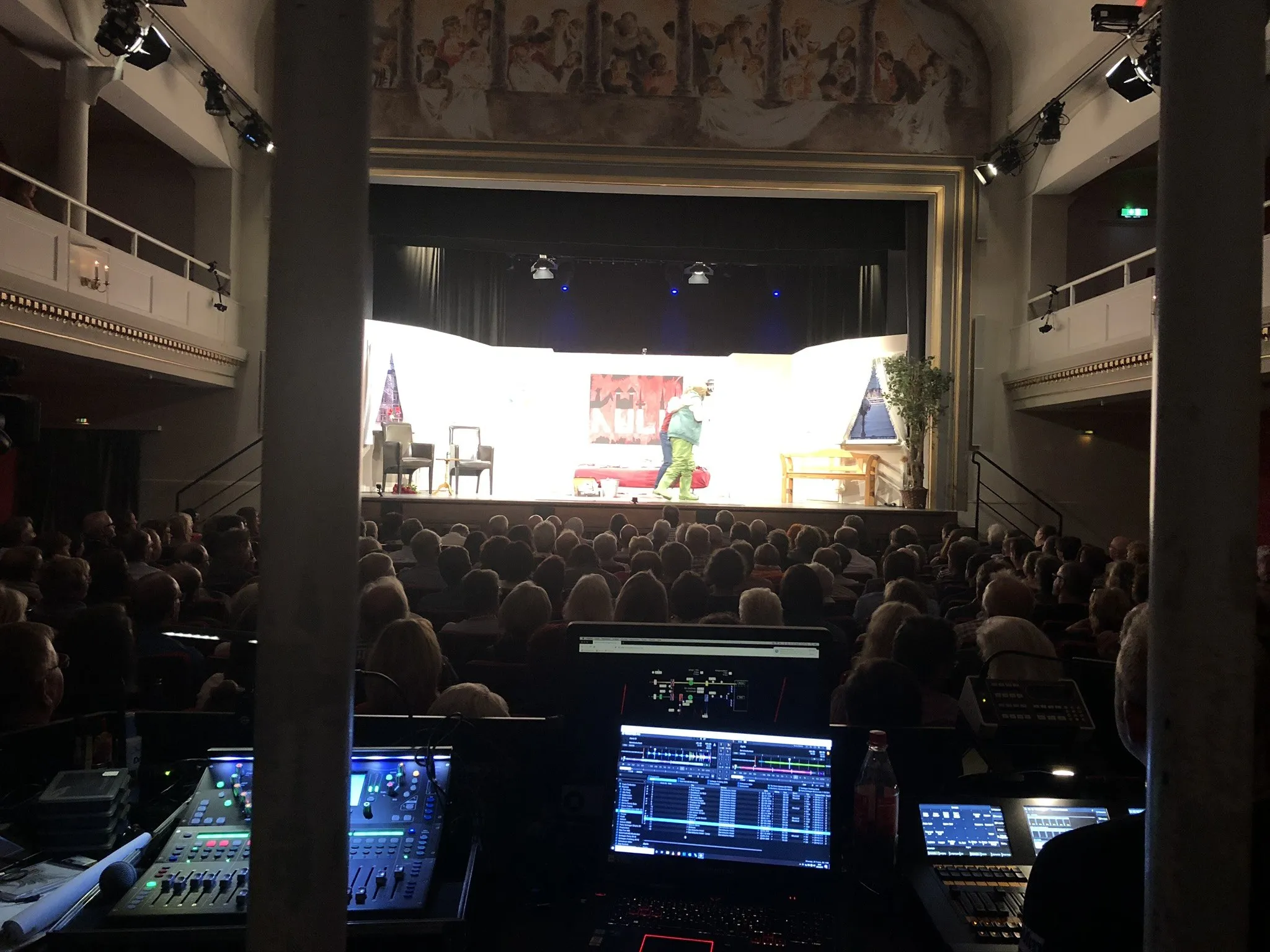 Theaterproduktion mit Bühnenlicht